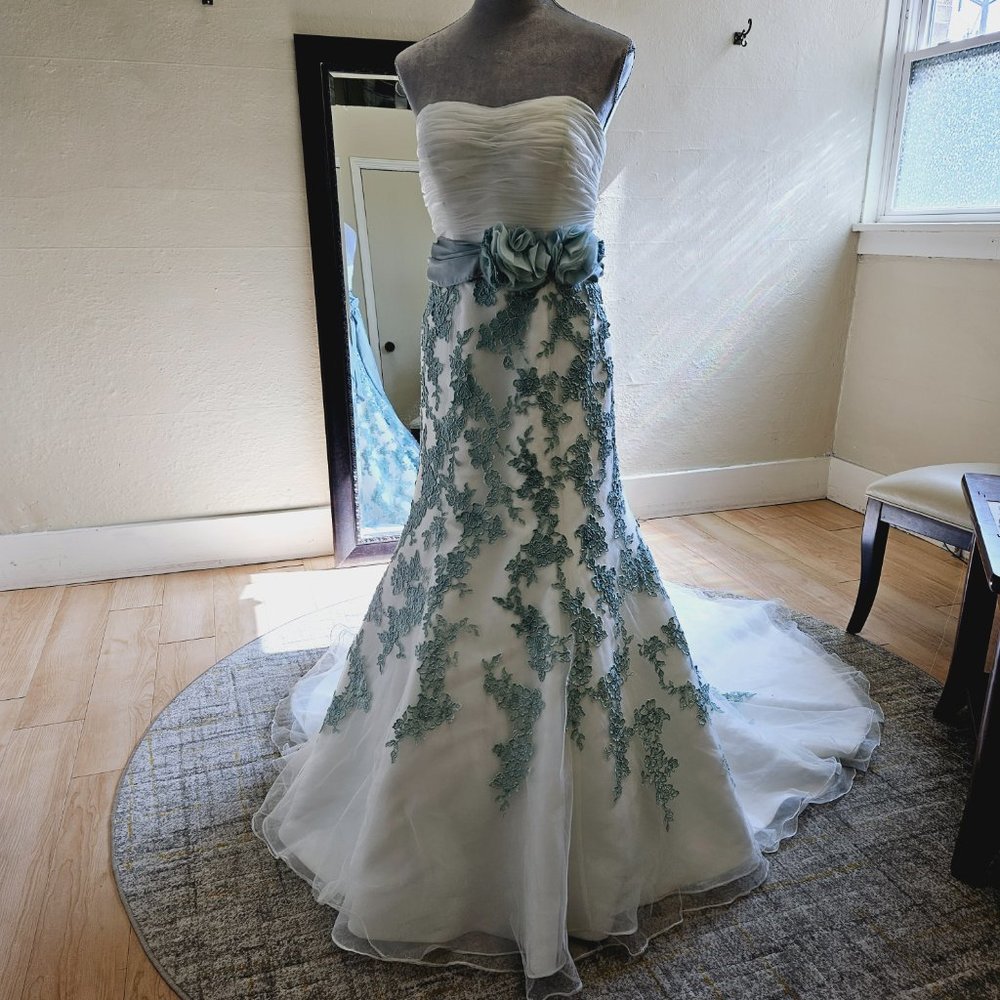 SIZE 6 ivory Allure Bridals HAND DYED wedding gown in Moss Green on ivory - Picture 3 of 11